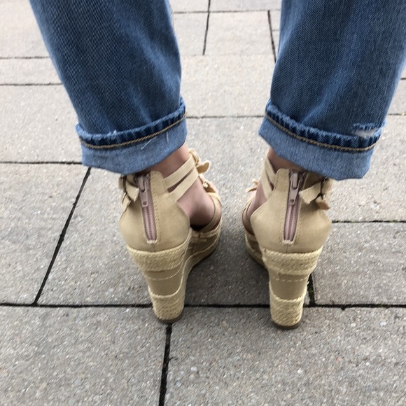 Nine West floral design wedges - Picture 2 of 9